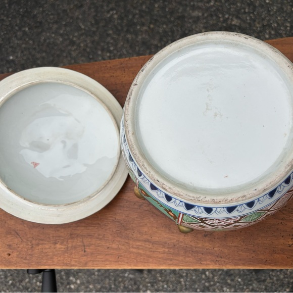 Chinese Turquoise Ground & Gilt Urn with Lid - Picture 5 of 6